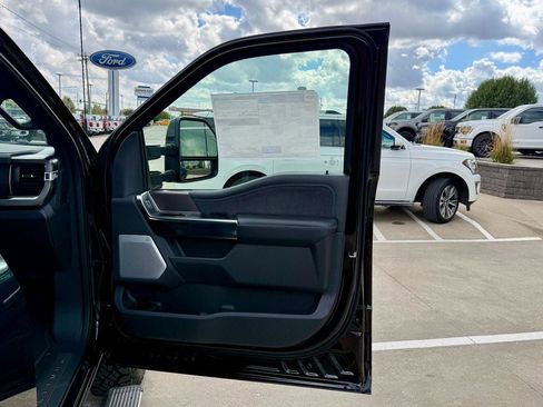 New 2026 Ford F250 Platinum w/ Tremor Off-Road Package image 19