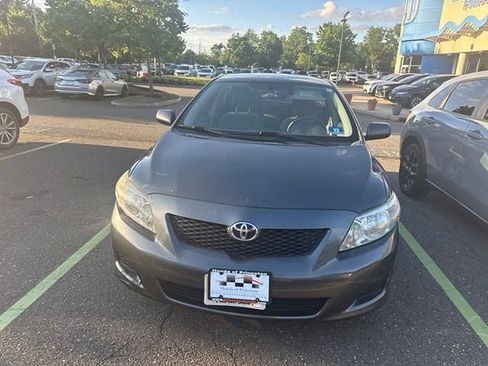 Used 2010 Toyota Corolla LE FWD image 2