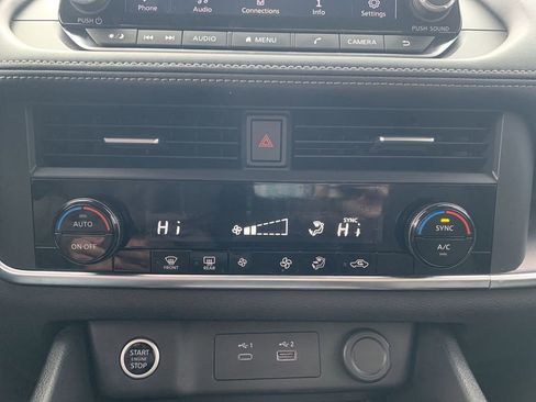 Used 2023 Nissan Rogue SV image 16