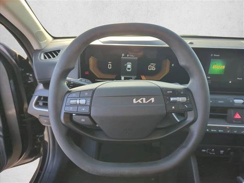 Used 2025 Kia K4 FWD image 14