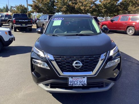 Used 2023 Nissan Rogue SV image 4