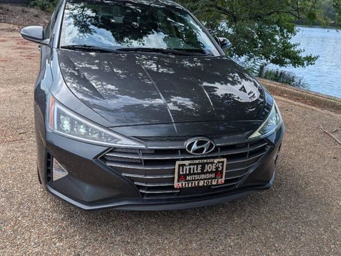Used 2020 Hyundai Elantra Limited w/ Ultimate Package 03 FWD image 2
