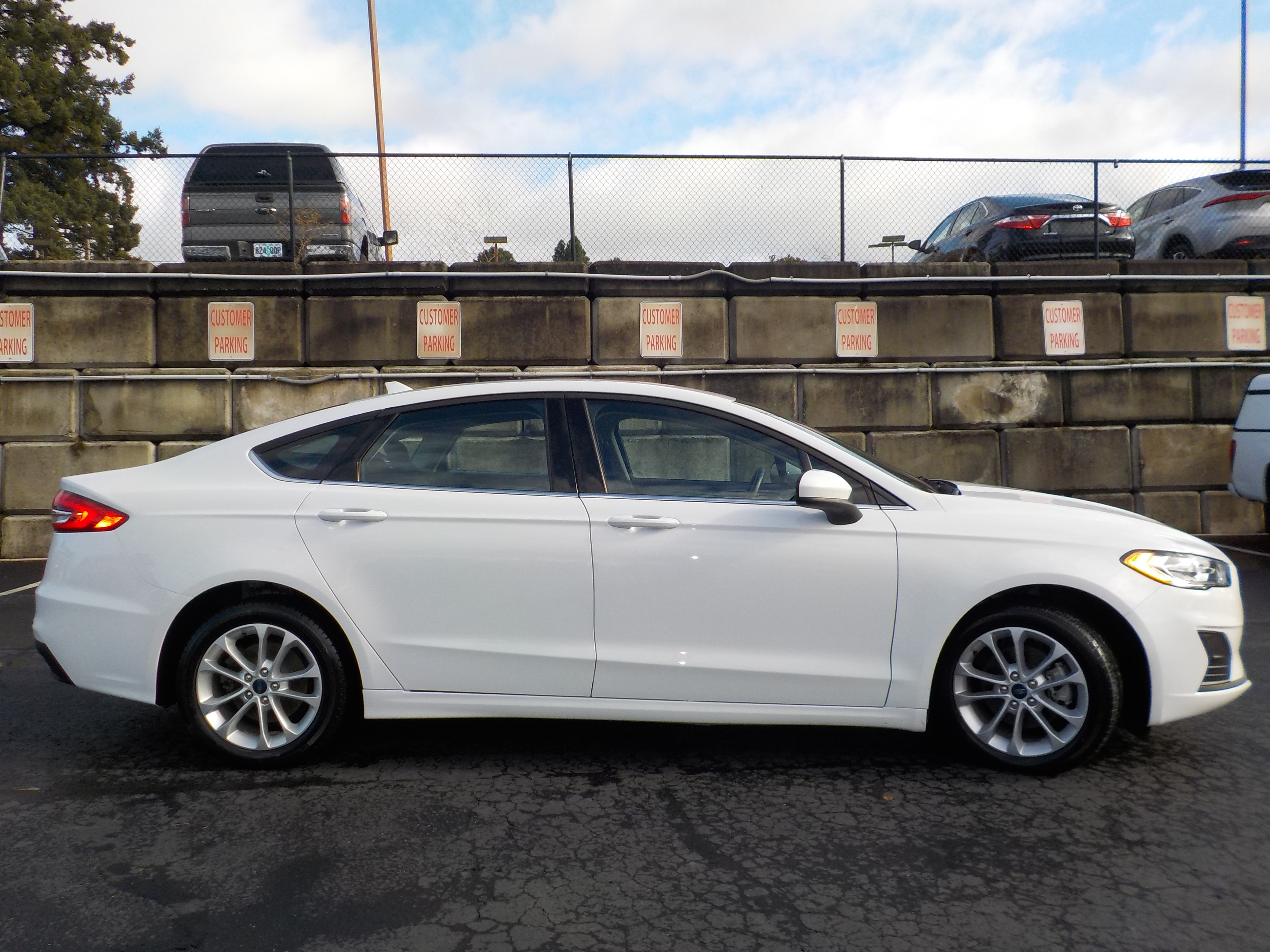 Used 2020 Ford Fusion SE FWD image 6