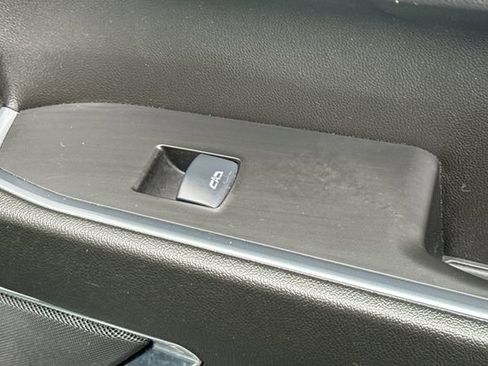 Used 2025 GMC Sierra 1500 SLT image 22