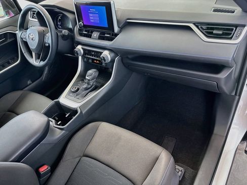 Certified 2025 Toyota RAV4 SE w/ Convenience Package AWD/4WD image 17