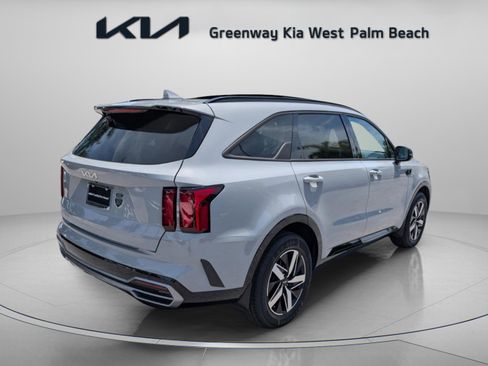 Used 2023 Kia Sorento EX w/ Panoramic Sunroof Package FWD image 7