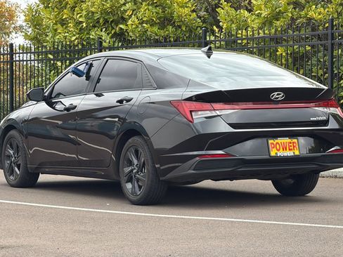 Used 2022 Hyundai Elantra Blue image 6