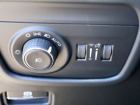 New 2026 Jeep Grand Cherokee Summit image 33