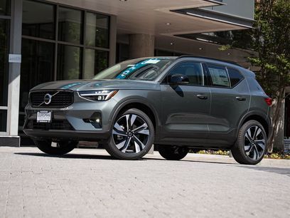 New 2026 Volvo XC40 B5 Ultra w/ Climate Package