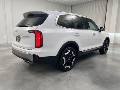 Used 2025 Kia Telluride S FWD image 7