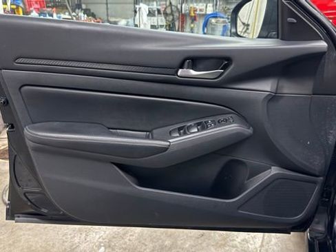 Used 2025 Nissan Altima 2.5 SV image 10