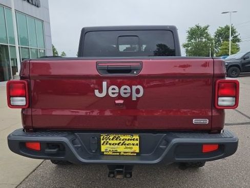 Used 2022 Jeep Gladiator Overland w/ Cold Weather Group AWD/4WD image 8