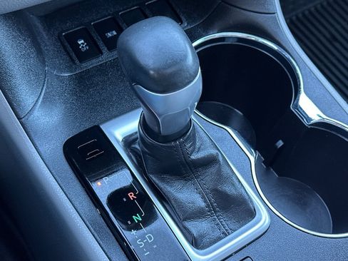 Used 2019 Toyota Highlander XLE image 24