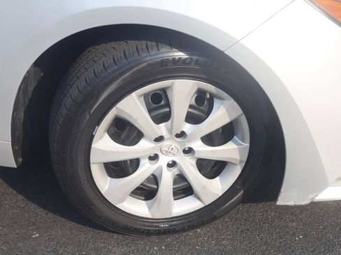 Used 2020 Toyota Corolla LE FWD image 15