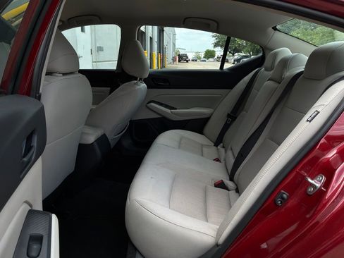 Used 2025 Nissan Altima 2.5 SV FWD image 12