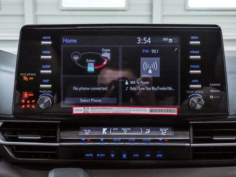 Used 2024 Toyota Sienna LE w/ LE Plus Package FWD image 17