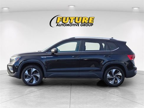 Used 2024 Volkswagen Taos SE image 7