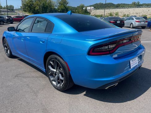 Used 2019 Dodge Charger SXT w/ Plus Group RWD image 3