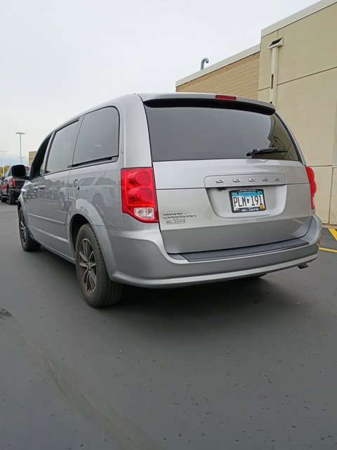 Used 2017 Dodge Grand Caravan SE FWD image 3