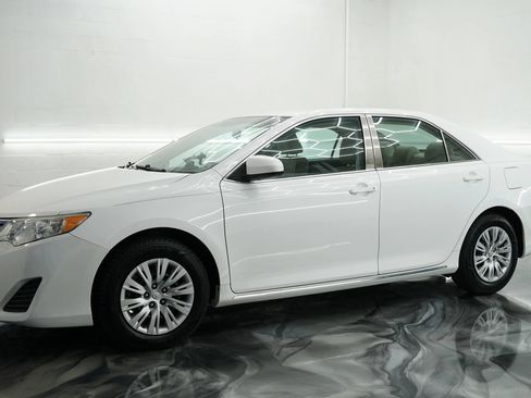 Used 2013 Toyota Camry LE FWD image 17