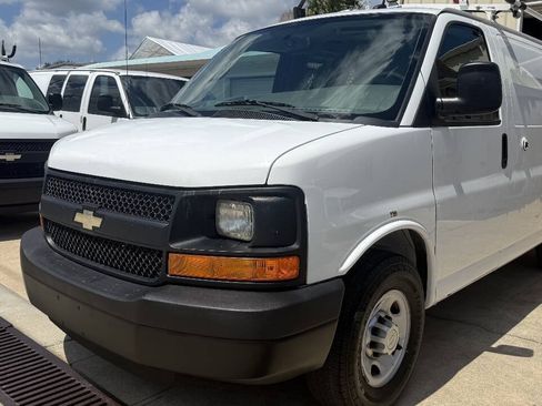 Used 2015 Chevrolet Express 2500 RWD image 13