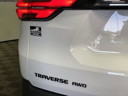 Used 2023 Chevrolet Traverse RS AWD/4WD image 39
