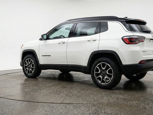 Used 2025 Jeep Compass Trailhawk AWD/4WD image 6