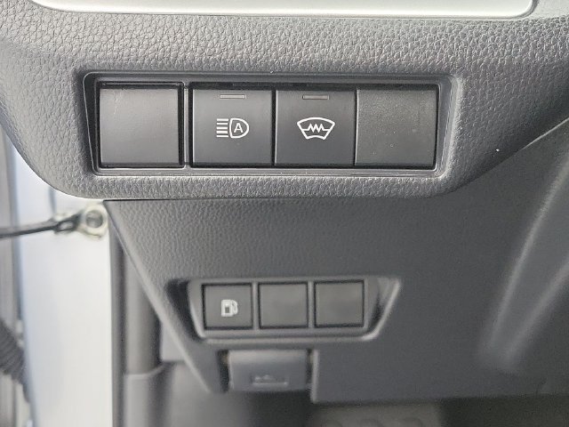 Used 2024 Toyota Prius LE FWD image 31