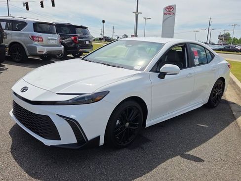 New 2026 Toyota Camry SE FWD image 3
