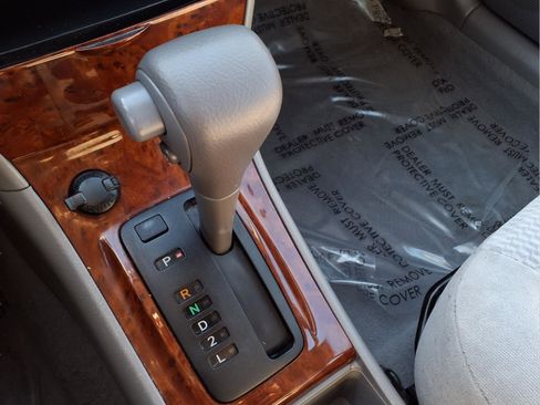 Used 2005 Toyota Corolla LE image 18