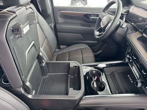 New 2026 Chevrolet Suburban High Country w/ Sun And Tow Package AWD/4WD image 40