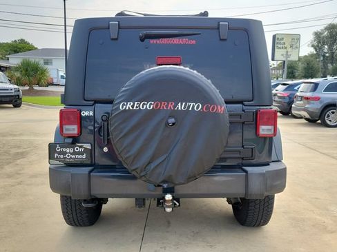 Used 2018 Jeep Wrangler Unlimited Sahara w/ Connectivity Group AWD/4WD image 11