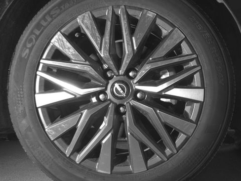 Used 2025 Nissan Altima 2.5 SV FWD image 13