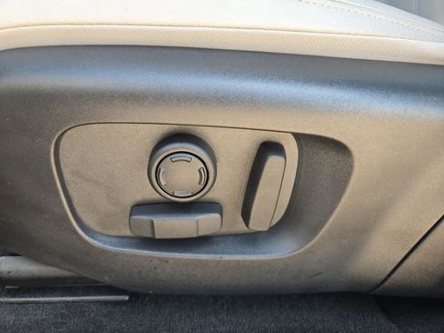 Used 2025 Land Rover Range Rover Evoque S image 16