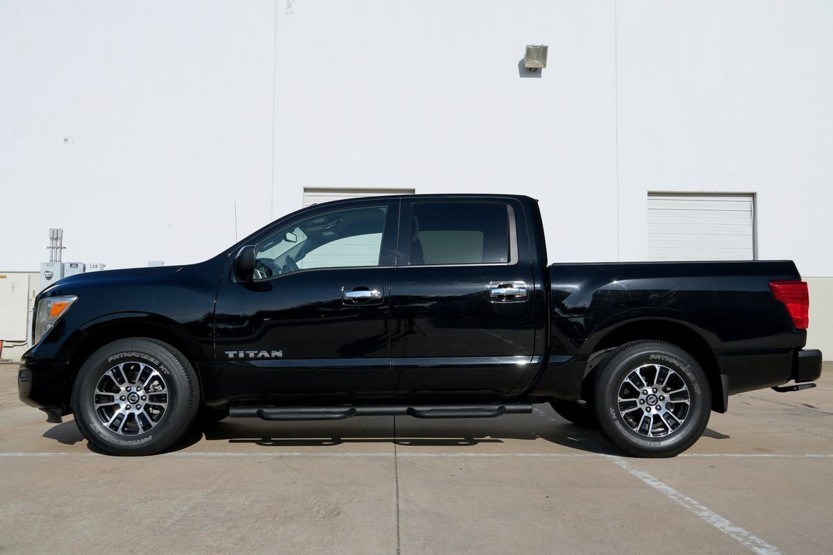 Used 2021 Nissan Titan SV w/ SV Convenience Package RWD image 14