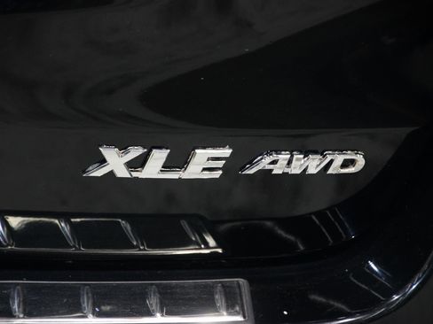 Used 2017 Toyota Highlander XLE image 6