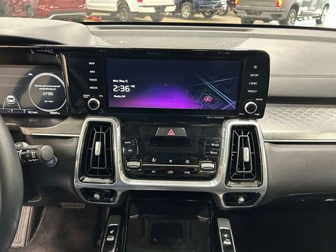 Used 2023 Kia Sorento SX AWD/4WD image 17