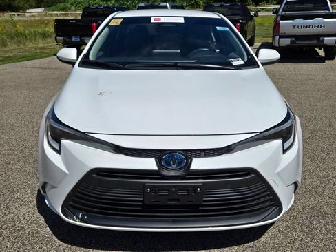 Used 2024 Toyota Corolla LE AWD/4WD image 9