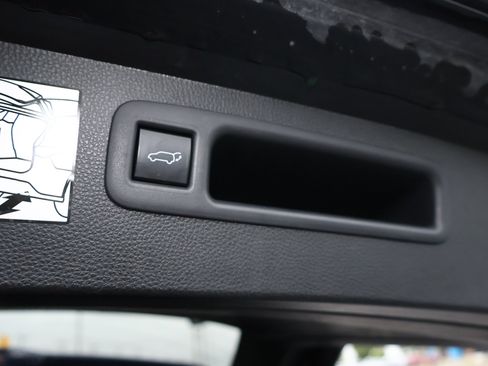 Used 2022 Toyota Highlander Limited AWD/4WD image 32