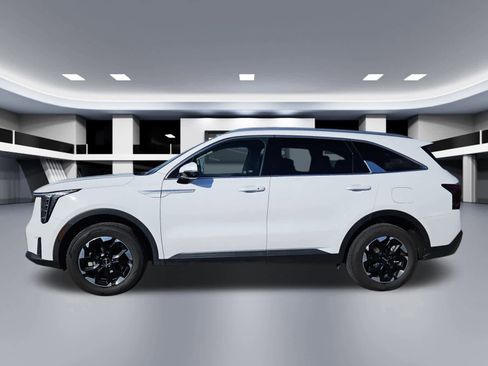 Used 2024 Kia Sorento S image 3