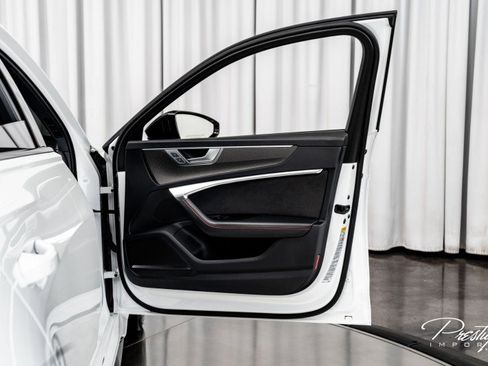 Used 2022 Audi RS 6 w/ Executive Package image 42