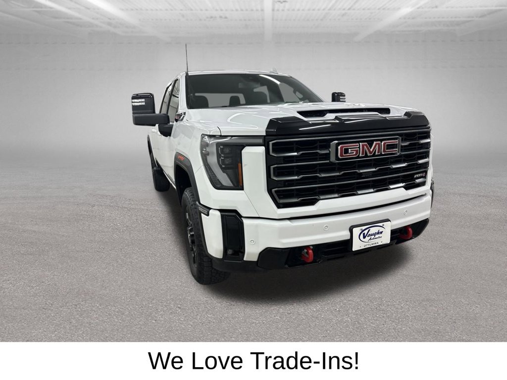 Used 2025 GMC Sierra 2500 AT4 AWD/4WD image 3