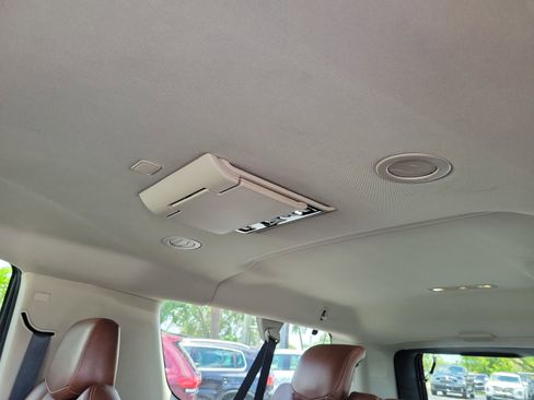 Used 2019 Cadillac Escalade ESV Premium Luxury AWD/4WD image 14