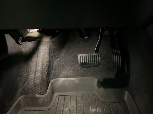 Used 2023 Volvo XC40 Recharge Ultimate w/ Protection Package Premier image 25