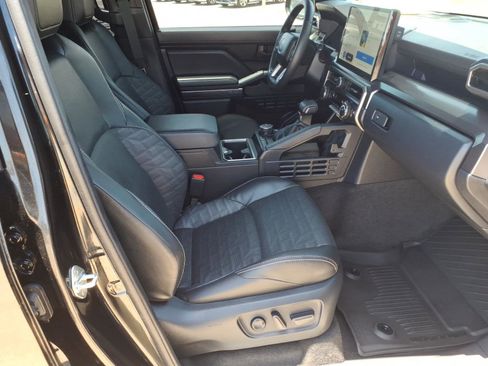 Used 2025 Toyota 4Runner TRD Off-Road Premium AWD/4WD image 11