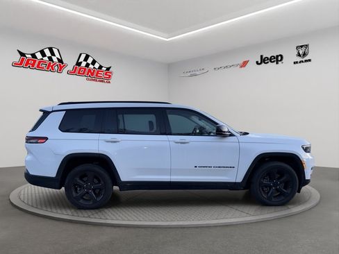 Used 2023 Jeep Grand Cherokee L Limited w/ Luxury Tech Group II image 10