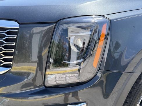 Used 2020 Kia Telluride EX w/ Towing Package FWD image 9