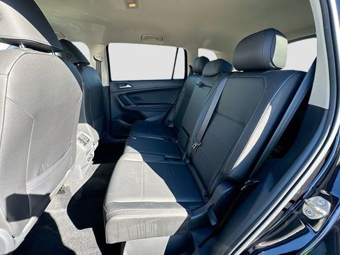Used 2020 Volkswagen Tiguan SE image 30