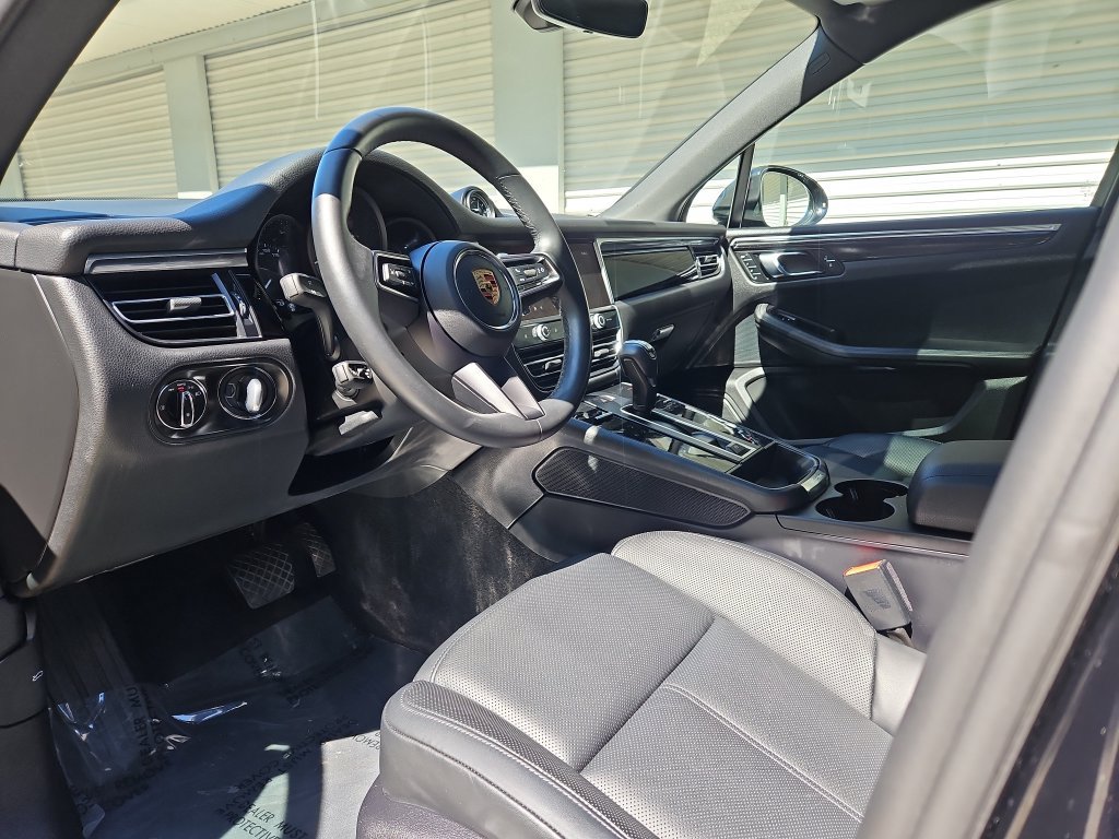 Certified 2024 Porsche Macan S AWD/4WD image 4