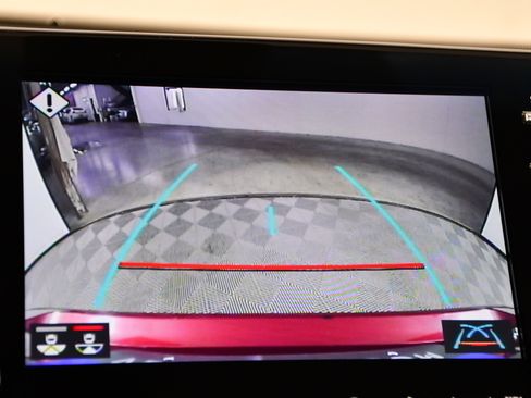 Used 2019 Toyota Avalon XLE w/ Moonroof Package image 27